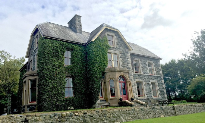 Tywyn House | Discounted weekly rates so you can easily extend your weekend break.