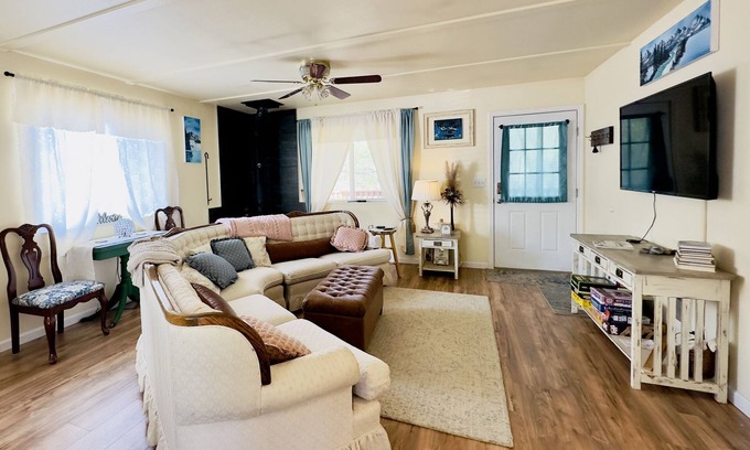 Gateway House | Discounts For AK Locals & Traveling Teams! Comfy Cozy AK Haven W Great Sky View