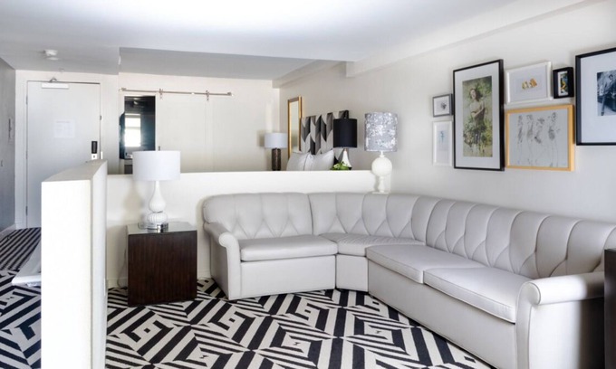 Norma Triangle Hotel | Discover an Elegant Lifestyle in LA! Pool, Pet-friendly, Near Hollywood Museum!