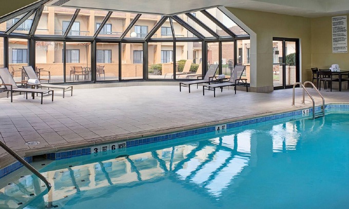 Indianapolis Resort | Discover Arts & Culture in a Vibrant Setting! Enjoy Indoor Pool! Pets Allowed!