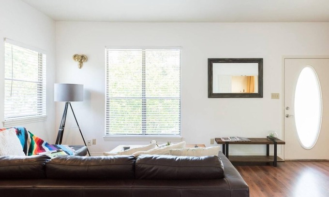 Hyde Park Apartment | Discover Austin from a Bright & Comfortable Apartment