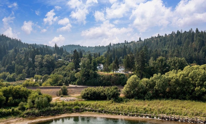 Bonners Ferry House | Discover Bonners Ferry charm, steps away from Casino at Best Western