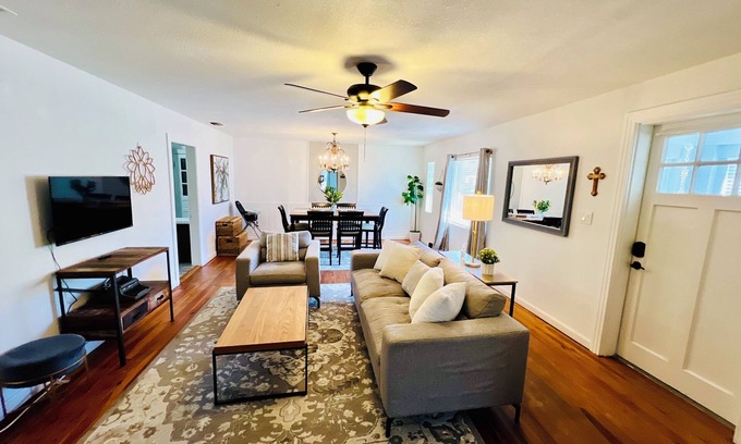 Longwood Cottage | "Discover Longwood's Historic Gems: Cozy 3BR VRBO - Your Home Away!"