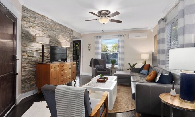 Southmoreland Apartment | Discover our charming 2-bed, 1-bath apartment in a beautifully restored triplex