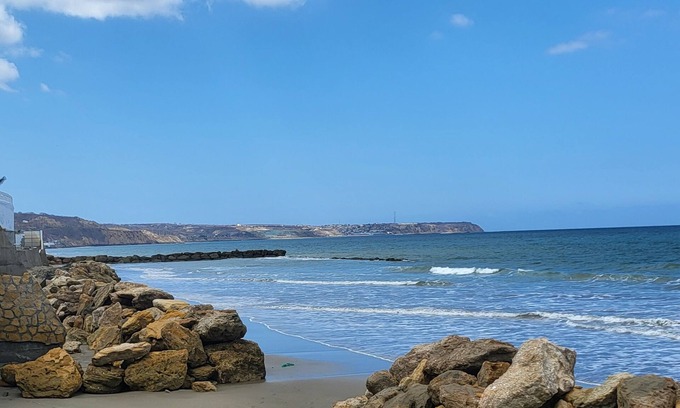 Manta Apartment | Discover serenity in our oceanfront 2-bed apartment in Manta, Ecuador.