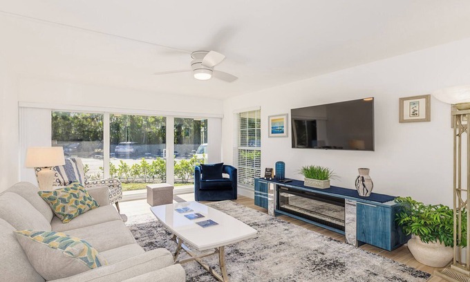Marco Island Condo | Discover the perfect getaway at Villa De Marco East,