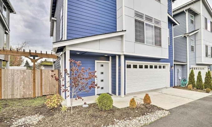 Monroe Villa | Discover the wonders of Monroe WA, Brand New Luxury, Private Yard & Mtn Views!