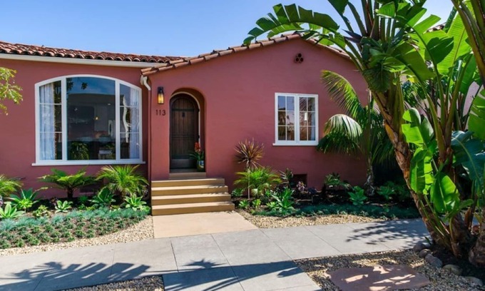 West Beach House | Discover West Beach charm near Stearns Wharf