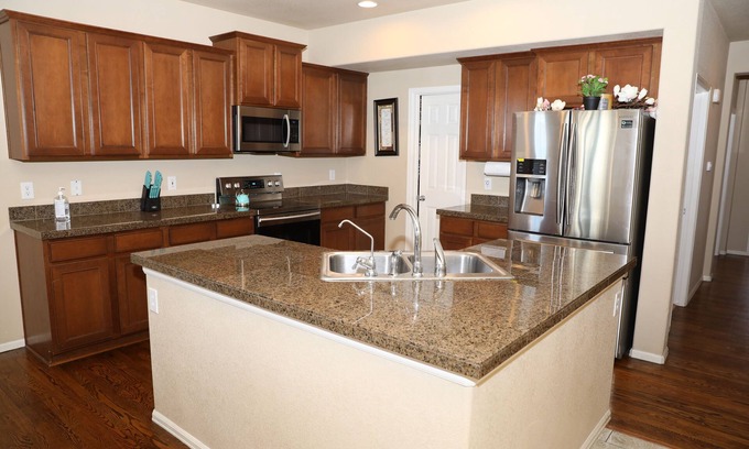 Dupont House | Discover wildlife at your fingertips! 3-Bedroom Vacation Home near Denver Zoo