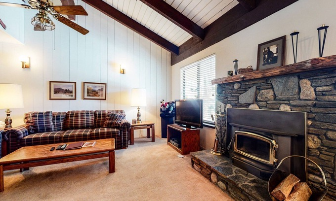 Mammoth Lakes Condo | Discovery 4 104 Pet-Friendly Rustic Mountain Cabin, Close to Canyon Lodge by RedAwning