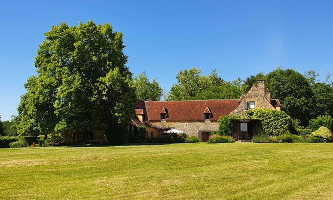 Sarlat-la-Caneda House | Discreet manor house for 13 guests (tennis/pool/cinema lounge/35-hour service)