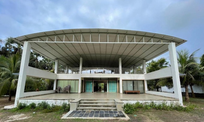 Tarapur Villa | Disha Villa-Casa Oceano, sea facing villa with a pool, at Palghar