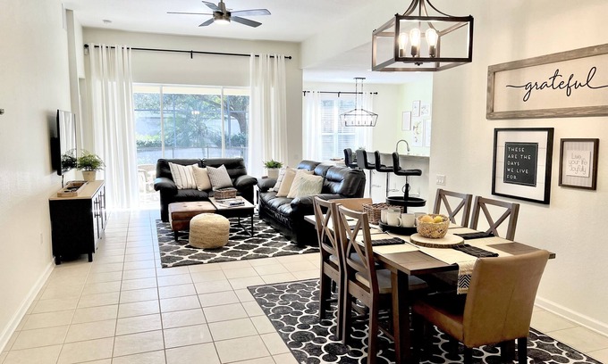 Windsor Hills House | Disney South facing Pool Home, 5 minutes from Disney, Complimentary pool Heat!