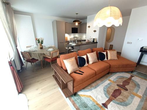 Chessy Apartment | Disney T3 LUXE neuf 6P 2 ch 2 salle de bain parking privé en sous sol lit bébé C105