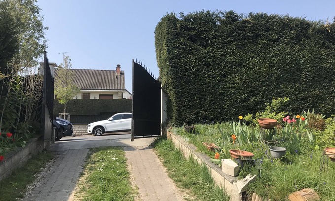 Chelles House | Disneyland Paris - 4 bedrooms - two bathrooms - large garden parking lot