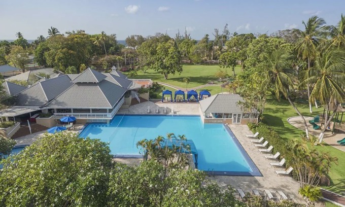 St. Lawrence Gap Resort | Divi Southwinds Beach Resort Barbados, Beautiful 1 bedroom Suite! Best Rates!
