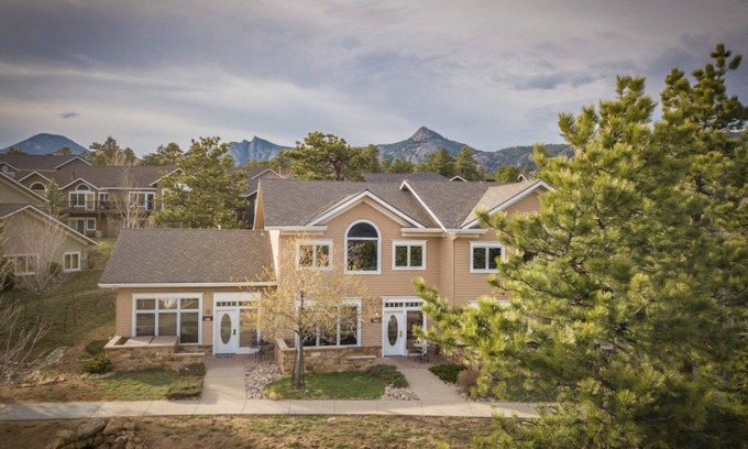 Stanley Hills Condo | Divine Venetian-style lofted condo with A/C, private outdoor hot tub and patio!