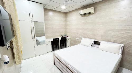 Delhi House | Divya Anubhuti Pravas