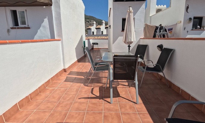 Velez de Benaudalla Apartment | Do you fancy skiing in the morning and relaxing on the beach in the afternoon?