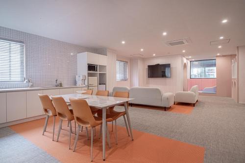 Busanjin Hotel | Doan Pool villa & Kids Hotel