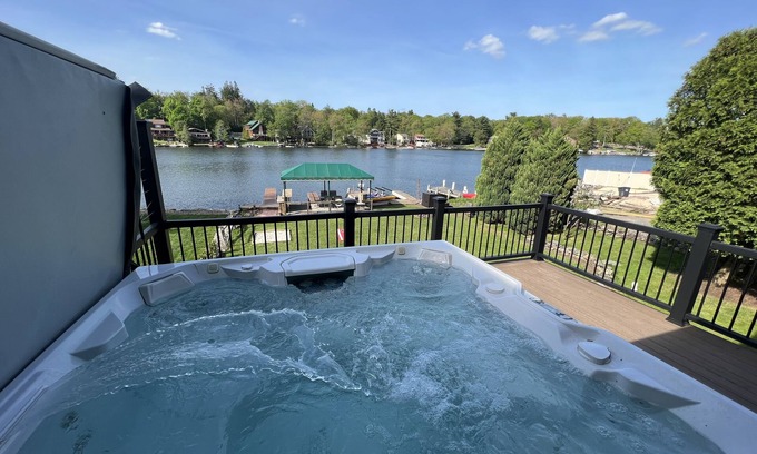 Lake Harmony House | 🏖 DOCK HOLIDAY 🏖 ~ Includes Hot Tub ~ Air Hockey- 🛶 kayaks 🛶 sleeps18 to 20
