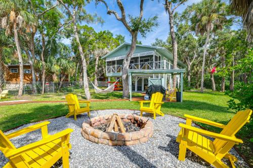Crystal River House | Dock, Hot Tub and Games Crystal River Family Gem