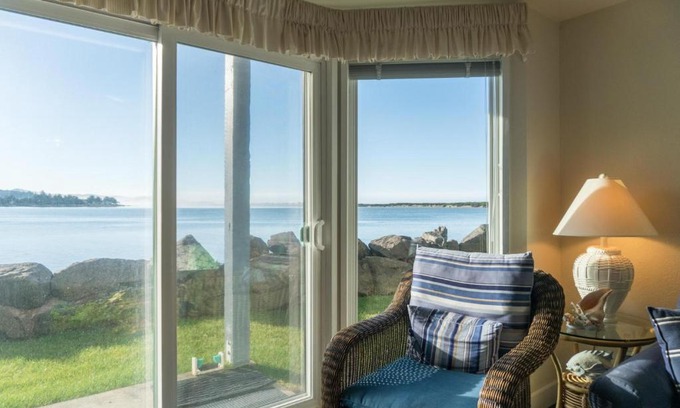 Lincoln City House | Dock of The Bay 105