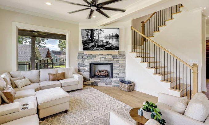 Milledgeville Cottage | Dock + Views: Spacious Lake Sinclair Retreat