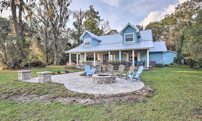 Earleton House | Dock + Views: Tranquil Santa Fe Lake Escape