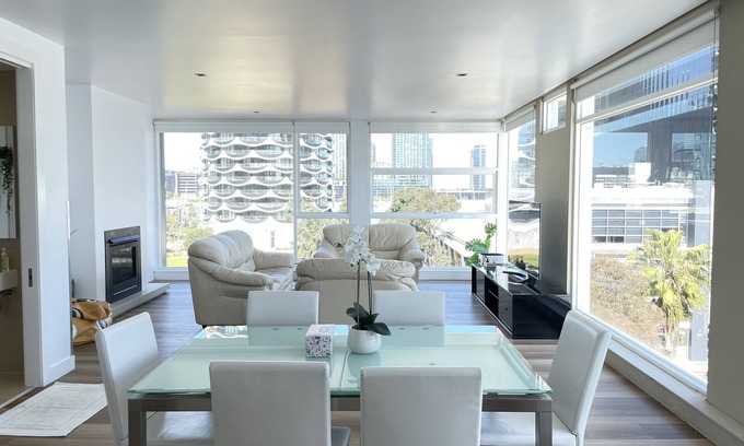 Docklands Apartment | Docklands Luxury Penthouse Above The District Docklands|Free Parking & Free Tram