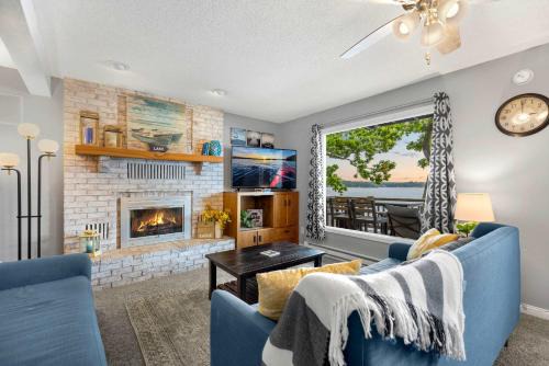 Rocky Mount House | Dockside Dream - Stay for 12