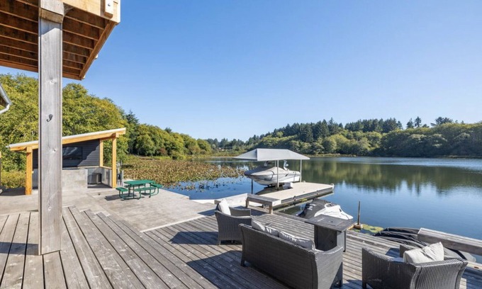 Roads End House | Dockside on Devil’s Lake, hot tub, dock, fire pits, game & family rooms, Pets OK