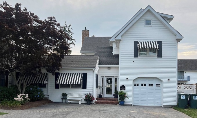 Ann Acres House | Dodd House - Pool/Hot Tub, pet friendly, stay with family and friends in style!
