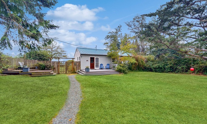 Anacortes Cabin | Dog and family-friendly escape with deck, bay view, and Wifi