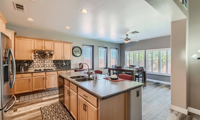 Paradise Hills House | Dog & Family Friendly! Super Cute Single Story!