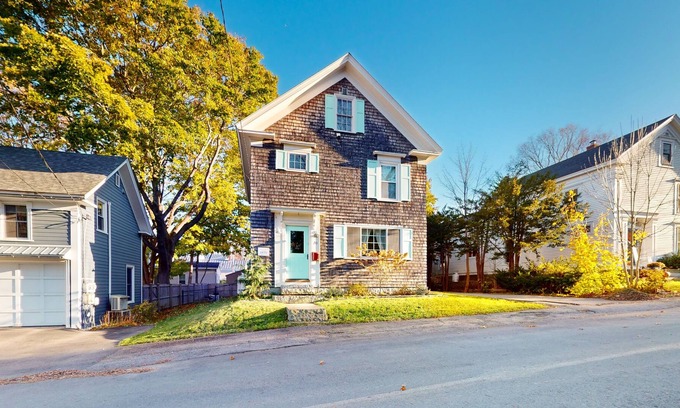 Belfast House | Dog-friendly, 19th-century home in the heart of town - walk everywhere