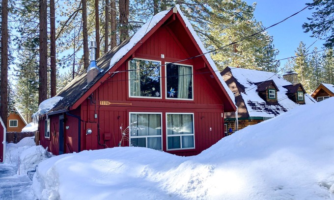 Sierra Tract Cabin | Dog-friendly 2-story cabin with loft, fireplace, board games, & wooded views