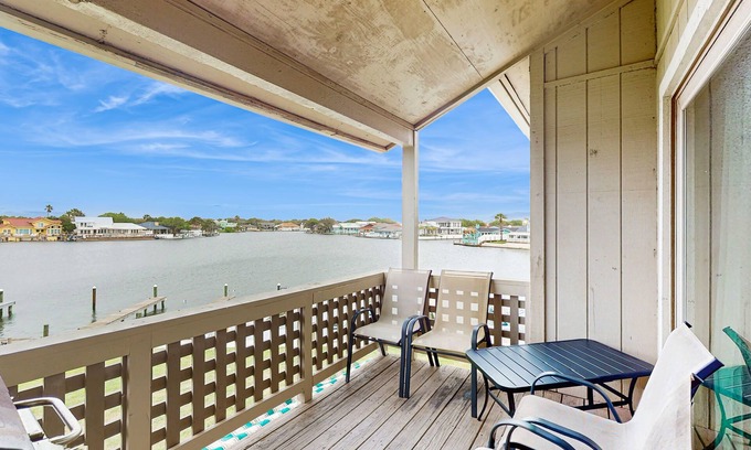 Harbor Oaks House | Dog-Friendly 2nd-Floor Condo w/Bay Views, 2 Shared Pools & Tennis Court, WiFi