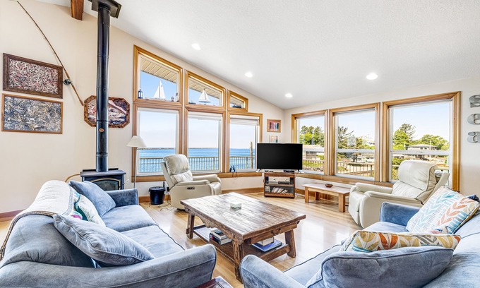 Rockaway Beach House | Dog-Friendly Bay View Home w/Nautical Decor - Close to Beach