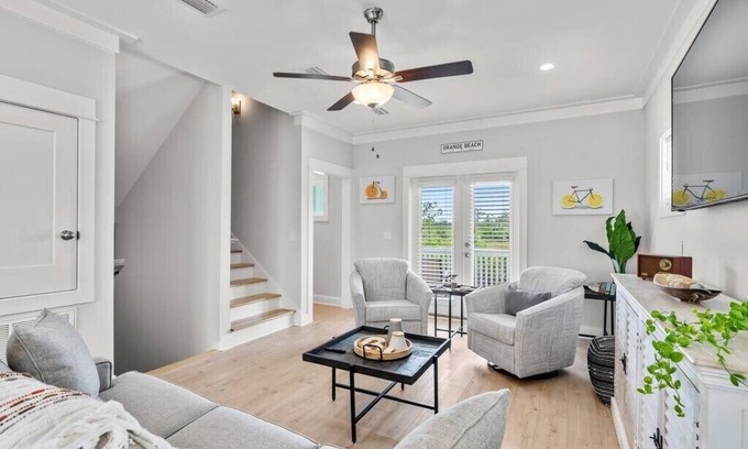 Orange Beach House | Dog Friendly|Beach House|Walk to Beach|sleeps 9!