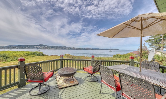 Anacortes Cabin | Dog-friendly beachfront home with firepit & breathtaking water views