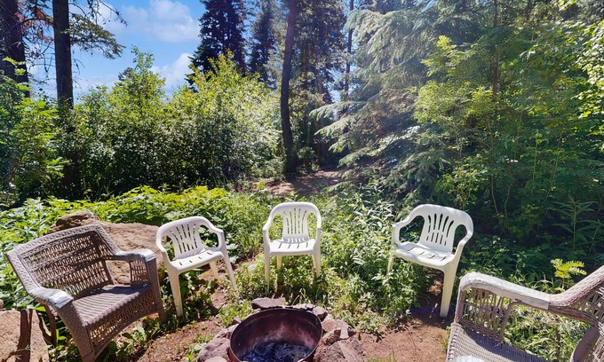 Cascade Cabin | Dog-friendly cabin with a great outdoor space in a peaceful location