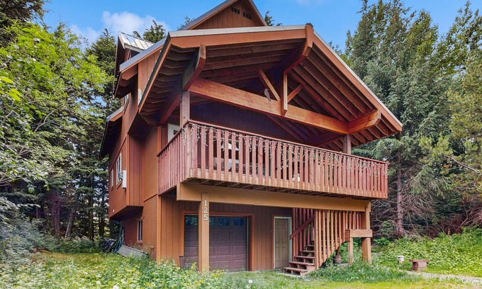 Girdwood Ski Chalet | Dog-friendly chalet with quiet location & fireplace - close to the ocean