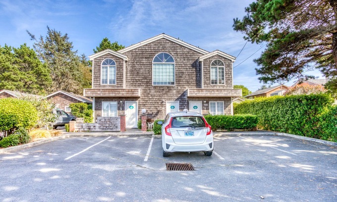 Downtown Cannon Beach Condo | Dog-friendly condo with gas fireplace, WiFi, & nearby beach access