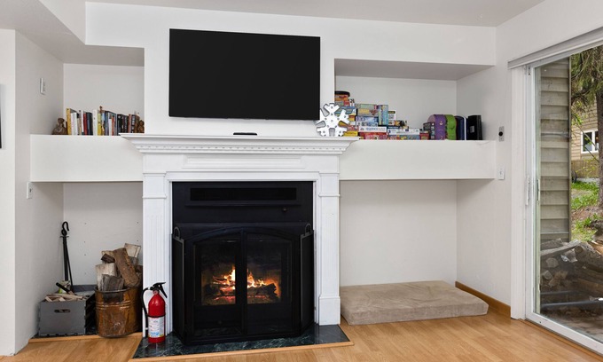 Alyeska Condo | Dog-Friendly Condo with WiFi, Wood-Burning Fireplace, Washer/Dryer, & Ski View