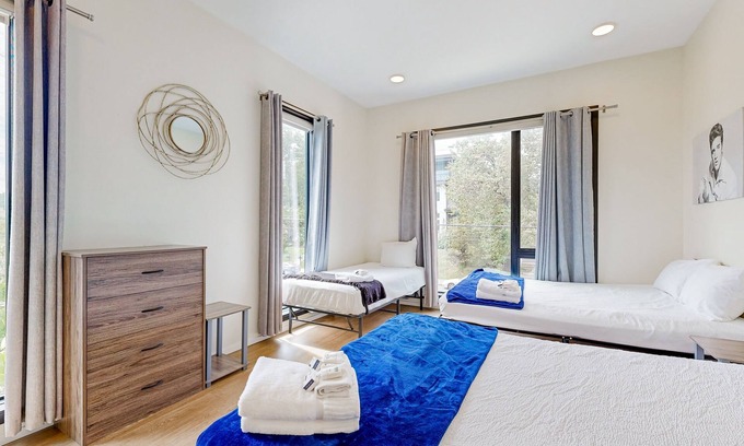 Edgehill Condo | Dog-Friendly Corner Condo with WiFi, Central AC, & Shared Pool