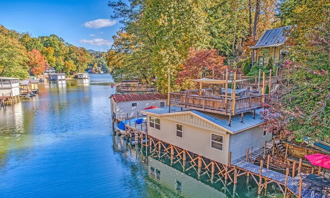 Lake Lure House | Dog Friendly Cottage on Lake Lure! Pontoon boat!