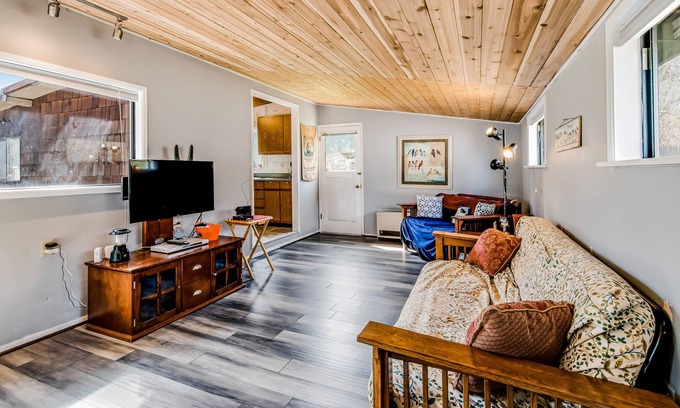 Freeland House | Dog-friendly cottage with free WiFi, wood stove, & a full kitchen