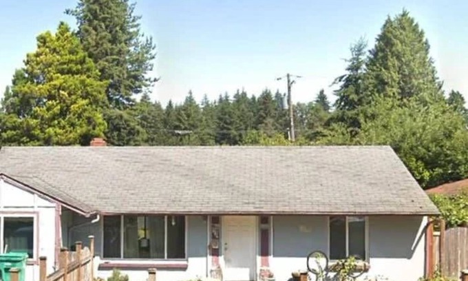 North City House | Dog Friendly Cozy Remodeled Shoreline Rambler