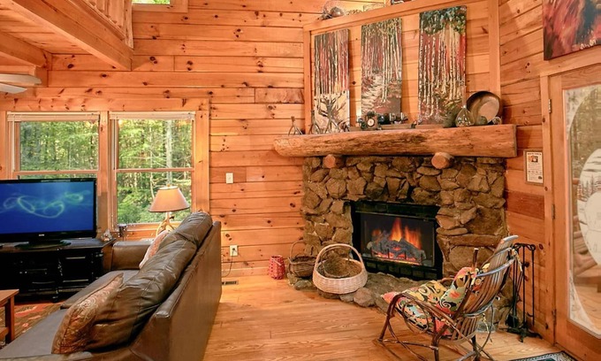 Gatlinburg - Pigeon Forge Cabin | Dog-Friendly! Creekside in Brother's Cove! Fire-pit! Community Pool Access!